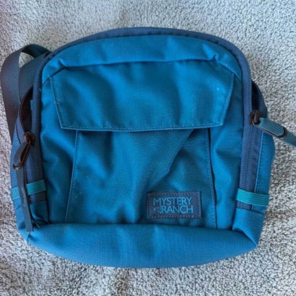 Mystery Ranch District 2 shoulder/crossbody bag. Nice blue color, used maybe 2X